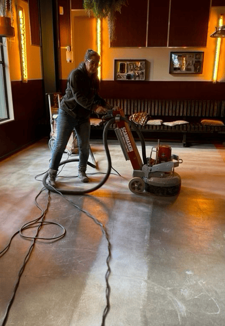 Betonvloer voorbereiden op nieuwe vloerafwerking Betonvloer voorbereiden op nieuwe vloerafwerking