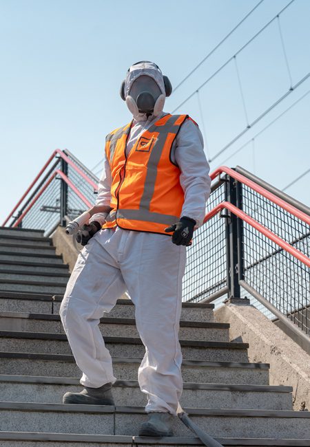 Eindresultaat natuurstenen trap station Diemen Zuid Behandelde natuurstenen buitentrap bij station Diemen Zuid